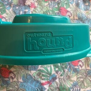 Outward Hound's Fun Feeder Slo Bowl • Large
4Cup Slow Feeder Dog Bowl